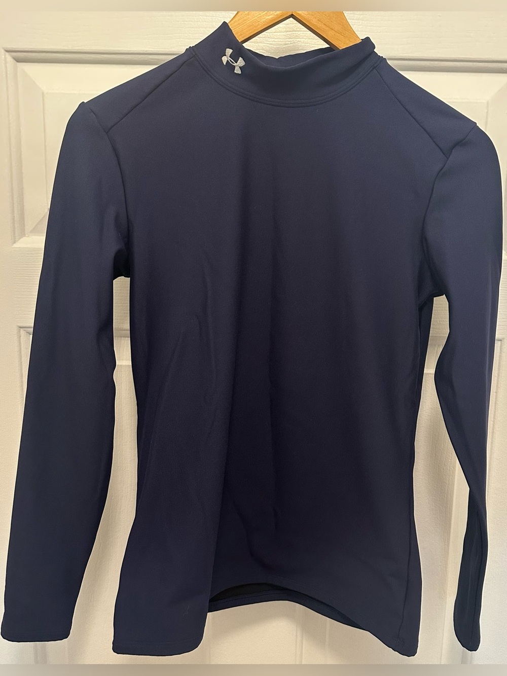 Under Armour Women’s Navy Long-Sleeve Size Large